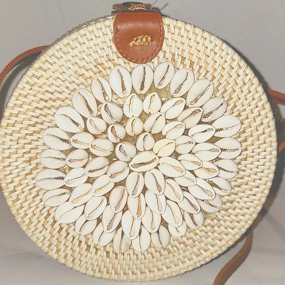 HANDWOVEN RATTAN/RAFFIA & COWRIE SHELL CIRCLE CROSSBODY/SHOULDER BAG - Picture 2 of 10